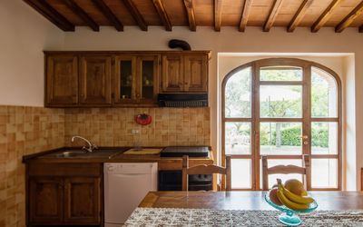 Noceto: Pièce, Propriété, Bâtiment, Meubles, Plafond, Maison, Design Intérieur, Cuisine, Comptoir, Architecture