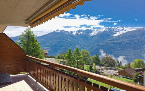 Viognier 5: Montagne, Montagnes Relief, Propriété, Ciel, Paysage Naturel, Immobilier, Chaîne De Montagnes, Toit, Bâtiment, Maison