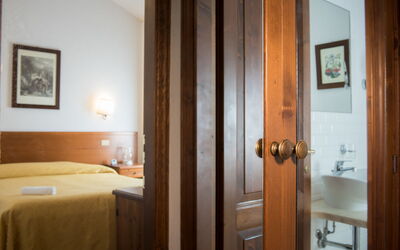 Aparment 106: Pièce, Propriété, Lit, Chambre, Meubles, Porte, Bâtiment, Maison, Suite, Architecture