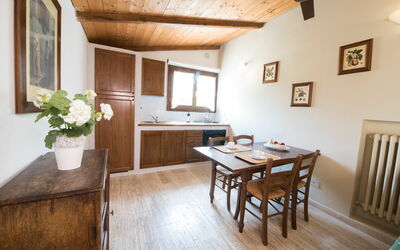 Apartment 104: Pièce, Propriété, Bâtiment, Meubles, Maison, Table, Design Intérieur, Sol, Plafond, Dur
