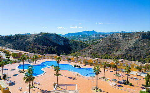 Pinazo: Ciel, Plante, Montagne, Écorégion, Piscine, Arbre, Végétation, Paysage Naturel, Loisir, Immobilier