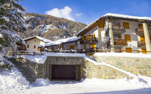 The Twins Apartment - Champoluc: Neige, Propriété, L'Hiver, Domicile, Village De Montagne, Maison, Géologique Phénomène, Montagne, Immobilier, Bâtiment