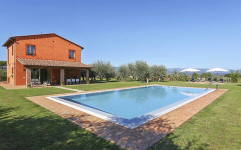 Il Grappolo: Propriété, Piscine, Maison, Domicile, Immobilier, Bâtiment, Biens, Zone Résidentielle, Herbe, Villa