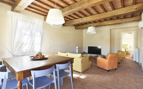 Il Grappolo: Pièce, Propriété, Bâtiment, Meubles, Design Intérieur, Sol, Maison, Table, Immobilier, Plafond