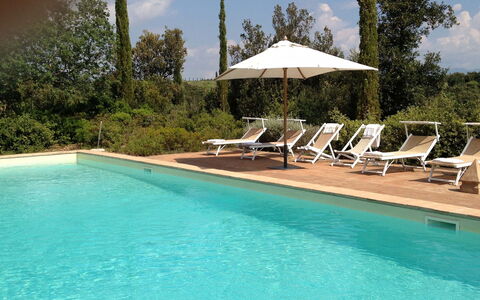 Lavacchio 18: L'Eau, Ciel, Nuage, Propriété, Piscine, Bleu Azur, Plante, Mobilier De Jardin, Ombre, Arbre