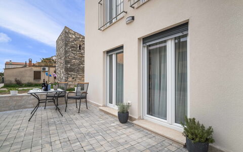 Dario: Propriété, Bâtiment, Maison, Immobilier, Architecture, Domicile, Mur, Pièce, Façade, Zone Résidentielle