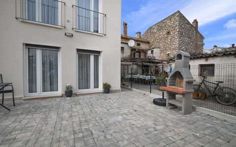 Dario: Propriété, Ville, Bâtiment, Maison, Pavé, Ciel, Immobilier, Rue, Architecture, Quartier
