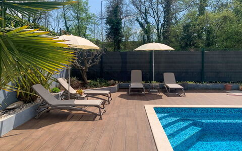 Sunny Adriatic: Piscine, Bois, Mobilier De Jardin, Recours, Sol, Balancelle, Composite, Sol, Eco Hôtel, Ombre