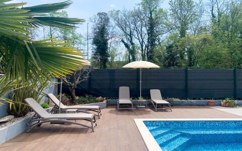 Sunny Adriatic: Piscine, Mobilier De Jardin, Balancelle, Recours, Composite, Ombre, Meubles, Parapluie, Eco Hôtel, Jardin