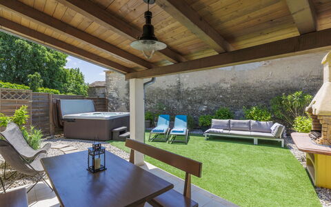 Ana: Table, Meubles, Plante, Bâtiment, Bleu Azur, Mobilier De Jardin, Ombre, Design Intérieur, Bois, Plante D'Appartement
