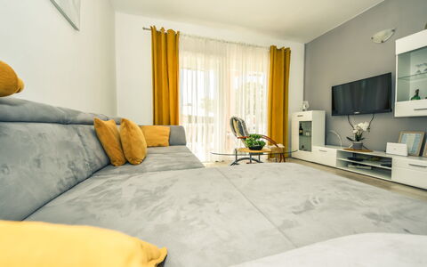 Tina & Tino: Propriété, Meubles, Confort, Plante D'Appartement, Canapé, Jaune, Bois, Design Intérieur, Architecture, Plante