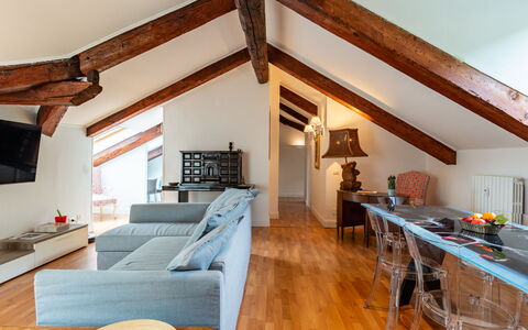 Ghiffa 100: Meubles, Table, Bâtiment, Canapé, Bois, Cadre, Orange, Design Intérieur, Fenêtre, Plante D'Appartement