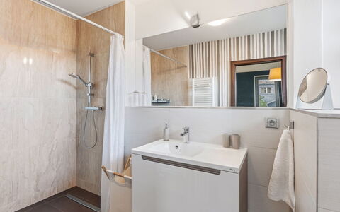 Řeporyje: Sol, Sol, Luminaire Plomberie, Design Intérieur, Salle De Bains, Évier, Bois, Robinet, Lavabo, Armoire De Toilette