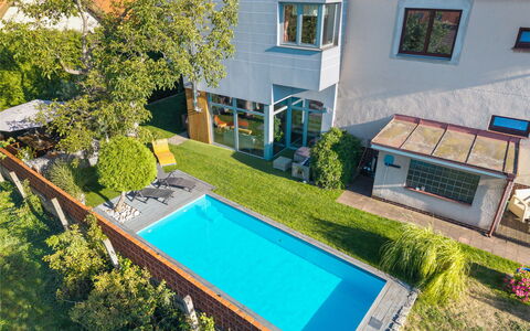 Řeporyje: Piscine, Zone Résidentielle, Recours, Loisir, Eco Hôtel, Jardin, Caractéristique De L'Eau, Biens, Villa, Ombre
