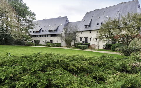 Deauville-Trouville 293: Ciel, Plante, Propriété, Bâtiment, Nuage, Paysage Naturel, Arbre, Lot Terre, Végétation, Herbe