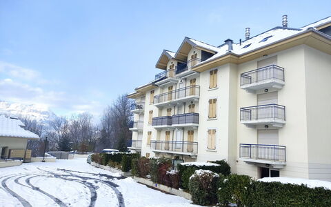 Saint Gervais 270: Ciel, Bâtiment, Fenêtre, Propriété, Plante, Neige, Maison, Design Urbain, Arbre, Nuage