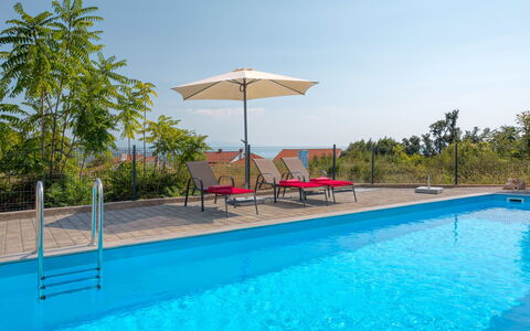 Races: L'Eau, Ciel, Plante, Propriété, Piscine, Ombre, Mobilier De Jardin, Arbre, Balancelle, Maison