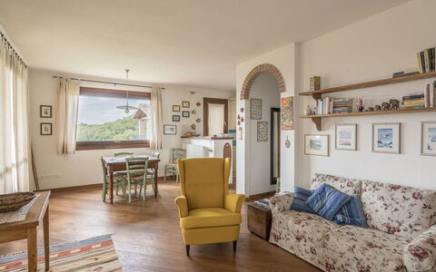 Villa la Vena: Propriété, Pièce, Meubles, Design Intérieur, Bâtiment, Sol, Salon, Jaune, Maison, Immobilier