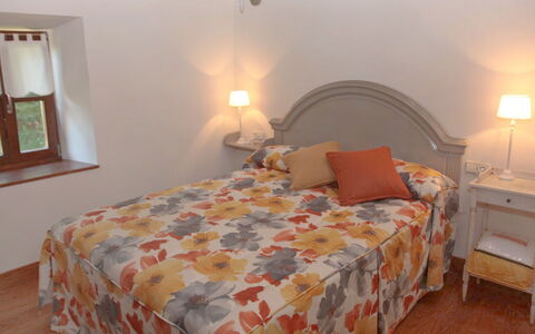 Uxaneko-Errota: Chambre, Lit, Meubles, Pièce, Drap De Lit, Propriété, Literie, Sol, Cadre De Lit, Mur