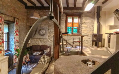 Uxaneko-Errota: Propriété, Pièce, Bâtiment, Design Intérieur, Maison, Domicile, Salon, Plafond, Immobilier, Biens