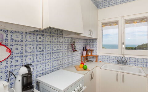 Geranis: Bleu, Sol, Sol, Design Intérieur, Cuisine, Principaux Appliance, Tuile, Pièce, Appareil De Cuisine, Cabinetry