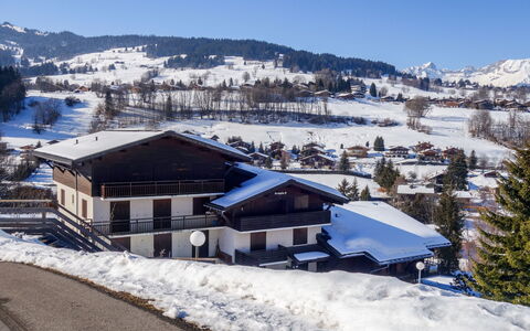 Le Sapin: Ciel, Bâtiment, Neige, Montagne, Fenêtre, Nuage, Maison, Pente, Arbre, Montagnes