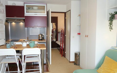 Le Sapin: Meubles, Bâtiment, Table, Cabinetry, Bois, Confort, Design Intérieur, Chaise, Maison, Porte