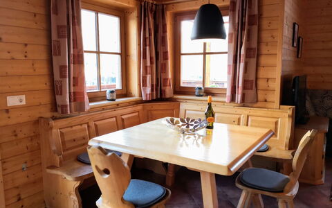 Chalet Jupiter: Pièce, Meubles, Bâtiment, Propriété, Design Intérieur, Table, Maison, Salle À Manger, Immobilier, Bois