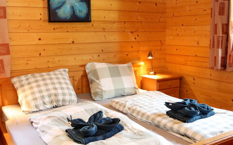 Chalet Jupiter: Chambre, Pièce, Meubles, Lit, Propriété, Design Intérieur, Mur, Drap De Lit, Confort, Table
