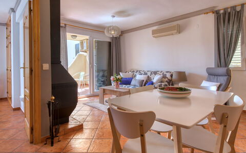 La Felicidad: Pièce, Propriété, Meubles, Bâtiment, Design Intérieur, Sol, Table, Salle À Manger, Maison, Immobilier