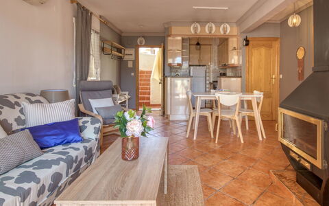 La Felicidad: Pièce, Propriété, Meubles, Bâtiment, Design Intérieur, Sol, Salon, Immobilier, Maison, Plafond