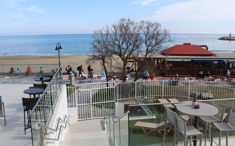 O.house: Ciel, Restaurant, Vacances, Arbre, Plage, Mer, Architecture, Table, Passerelle, Loisir