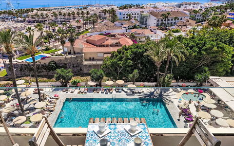 O.house: Piscine, Recours, Mobilier De Jardin, Vacances, Loisir, Balancelle, Hôtel, Tropiques, Ville Resort