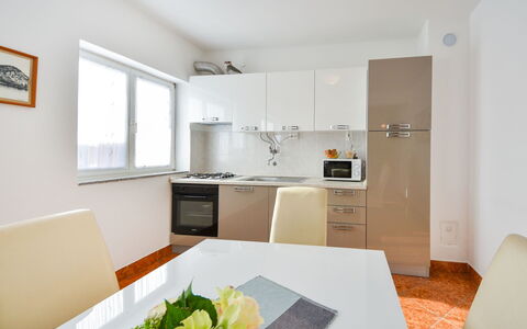 Mila: Propriété, Pièce, Design Intérieur, Meubles, Bâtiment, Maison, Cuisine, Sol, Immobilier, Plafond