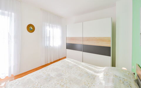 Mila: Propriété, Pièce, Sol, Immobilier, Design Intérieur, Bâtiment, Mur, Maison, Plafond, Meubles