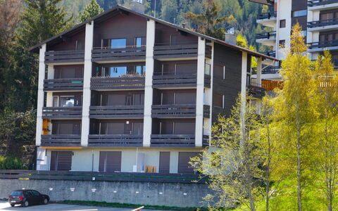 Prameiraz 10: Bâtiment, Plante, Jour, Propriété, Fenêtre, Arbre, Maison, Design Urbain, Architecture, Quartier