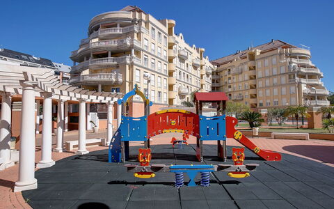 Jardines del Montgo: Ciel, Bâtiment, Design Urbain, Fenêtre, Quartier, Loisir, Zone Résidentielle, Façade, Immobilier