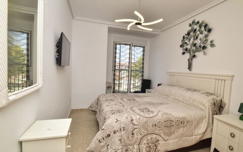 Jardines del Montgo: Chambre, Lit, Pièce, Meubles, Drap De Lit, Literie, Propriété, Blanc, Cadre De Lit, Design Intérieur
