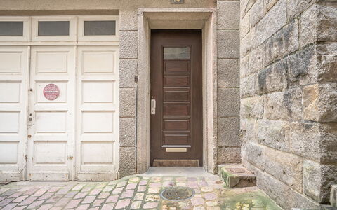 Grands Degrès: Bâtiment, Porte, Bois, Maison, Brickwork, Accueil Porte, Brique, Surface De La Route, Façade