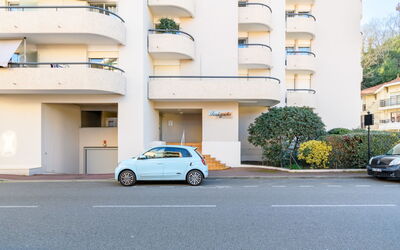 Arcachon 376: Bâtiment, Voiture, Véhicule, Roue, Fenêtre, Plante, Maison, Conception Automobile, Quartier