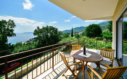Opatija Ičići 106: Propriété, Immobilier, Maison, Balcon, Bâtiment, Porche, Pièce, Domicile, Plate-Forme, Biens