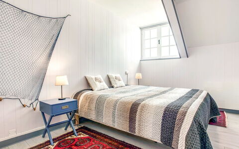 Les Figuiers: Chambre, Lit, Meubles, Pièce, Drap De Lit, Literie, Propriété, Cadre De Lit, Design Intérieur, Suite