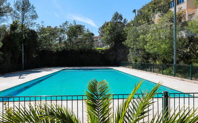 Saint-Raphaël 276: L'Eau, Plante, Ciel, Propriété, Piscine, Bâtiment, Vert, Bleu Azur, Rectangle, Arbre