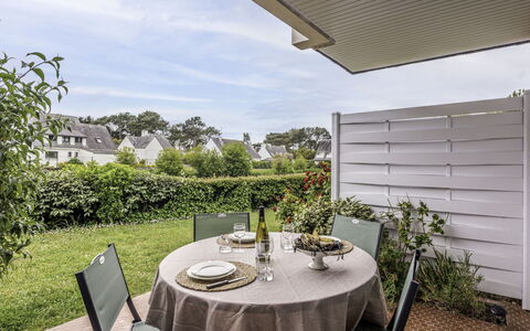 Carnac 100: Table, Plante, Meubles, Propriété, Ciel, Bâtiment, Chaise, Vaisselle, Ombre, Nappe De Table