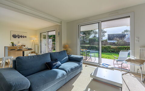 Carnac 100: Meubles, Canapé, Sol, Design Intérieur, Sol, Appartement, Salon, Domicile, Plafond, Pièce