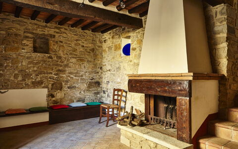 Agriturismo Cincinelli: Foyer, Cheminée, Propriété, Pièce, Bâtiment, Maconnerie Four, Maison, Design Intérieur, Salon