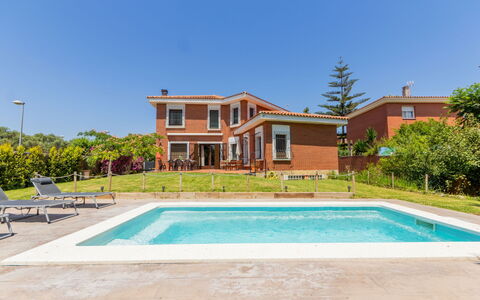Casa Alexandra: L'Eau, Ciel, Plante, Bâtiment, Piscine, Bleu Azur, Rectangle, Arbre, Lot Terre, Fenêtre