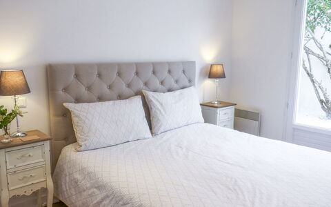 Villa Languedoc: Chambre, Meubles, Lit, Pièce, Propriété, Drap De Lit, Matelas, Cadre De Lit, Literie, Design Intérieur