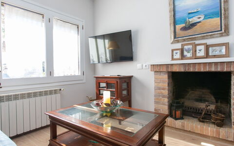 Mas Companys: Table, Propriété, Meubles, Fenêtre, Bois, Salon, Design Intérieur, Canapé, Sol, Sol