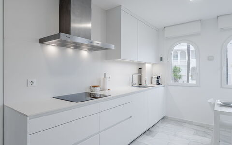 Oasis Ii: Appartement, Balcon, Condominium, Clôture, Mobilier De Jardin